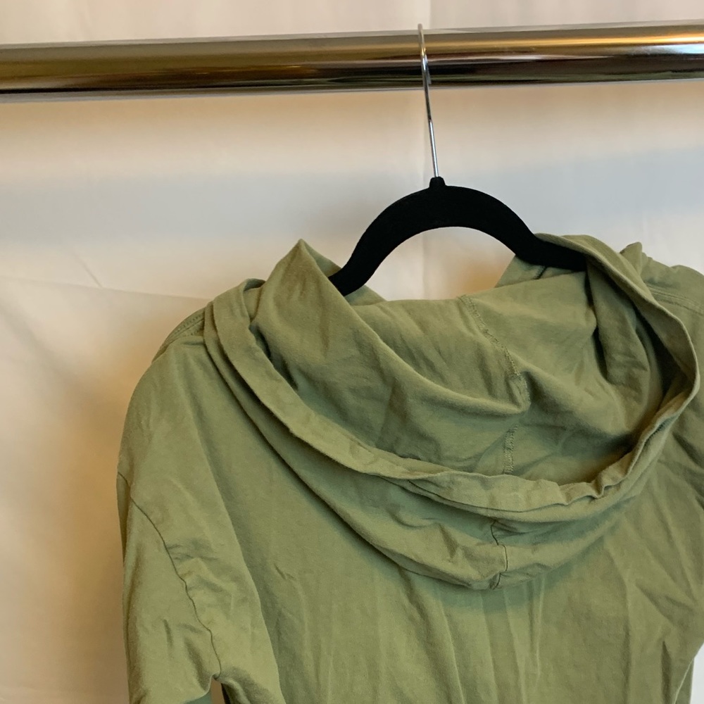 Green - Picture 2 of 4